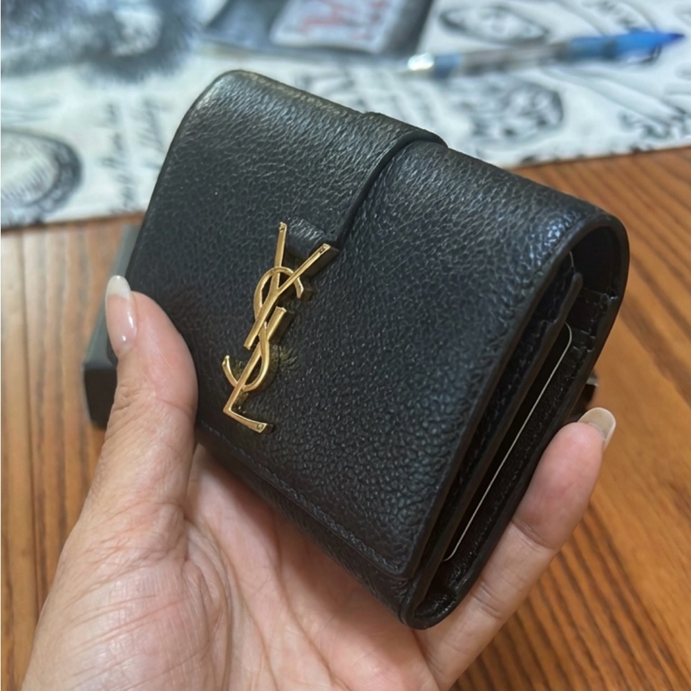 YSL Authentic Yves Saint Laurent Black Leather Key Holder with Gold Hardware